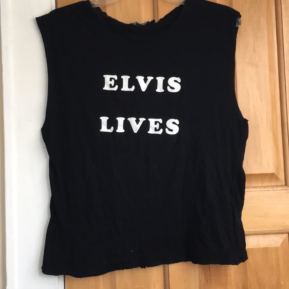 Black sleeveless graphic t shirt